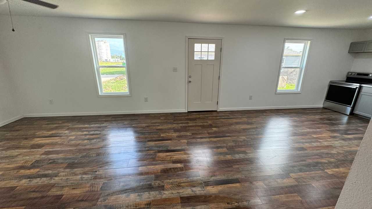 225 N Frisco St #A - Photo 2 of 14