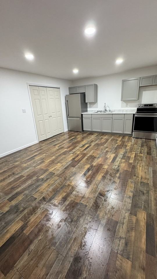 225 N Frisco St #A - Photo 3 of 14