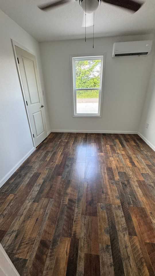 225 N Frisco St #A - Photo 7 of 14
