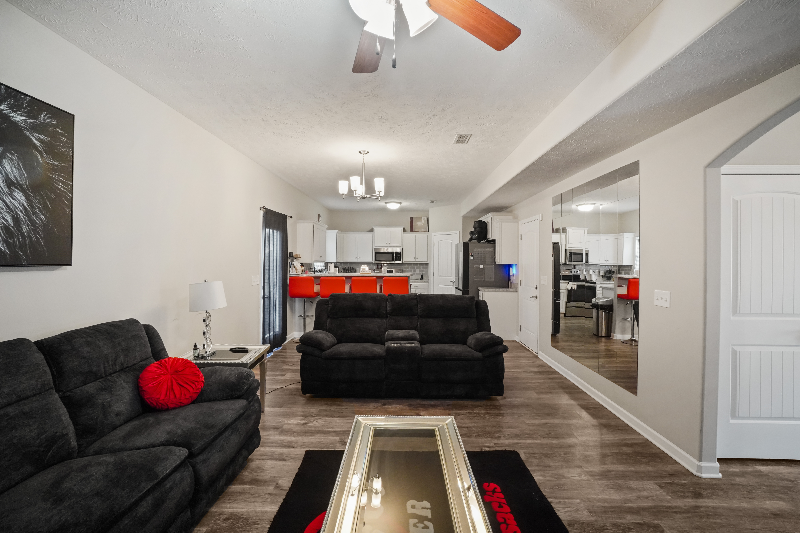 1728 Sunray Dr - Photo 4 of 18