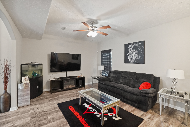 1728 Sunray Dr - Photo 5 of 18