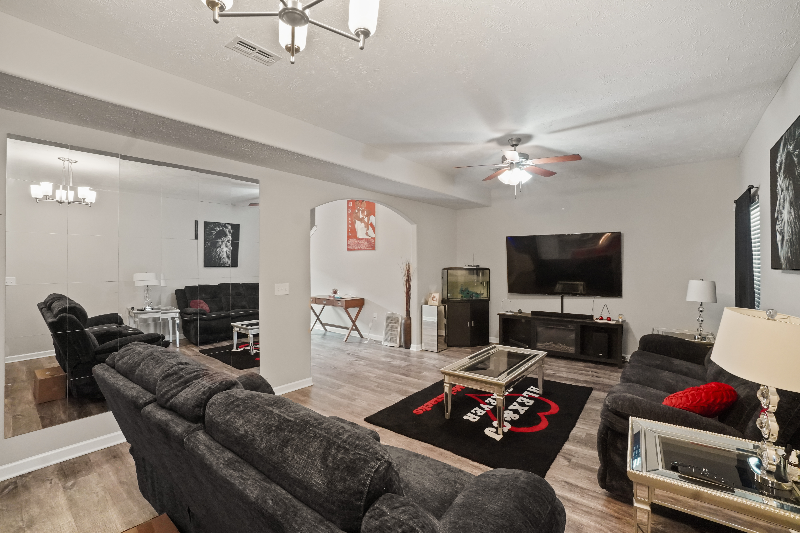 1728 Sunray Dr - Photo 6 of 18