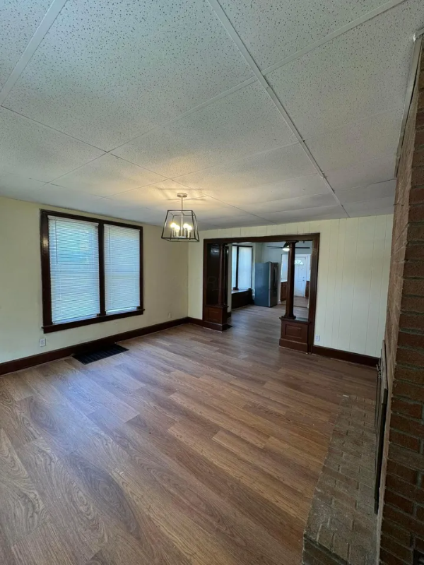 2542 Steele Ave - Photo 2 of 20