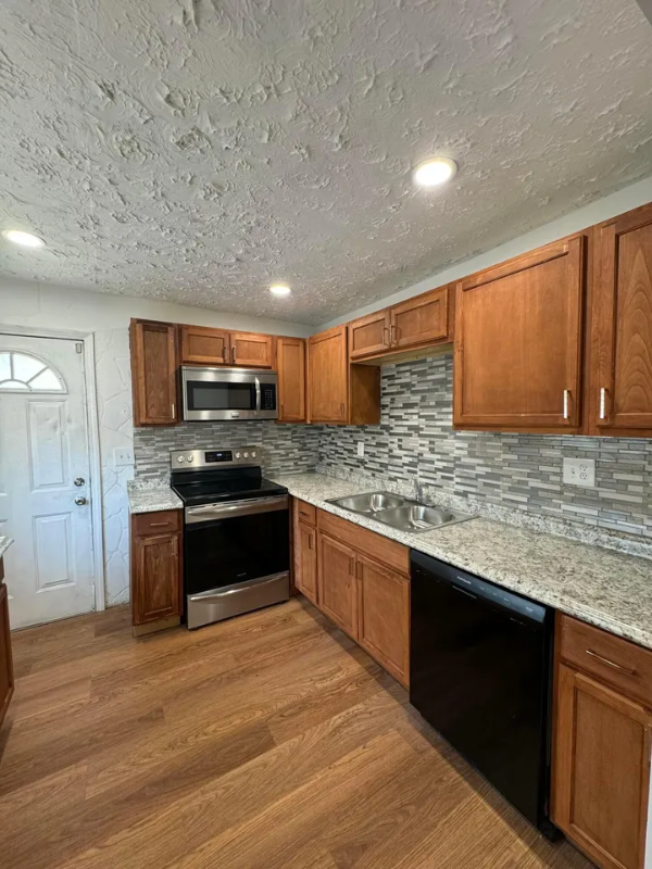 2542 Steele Ave - Photo 5 of 20