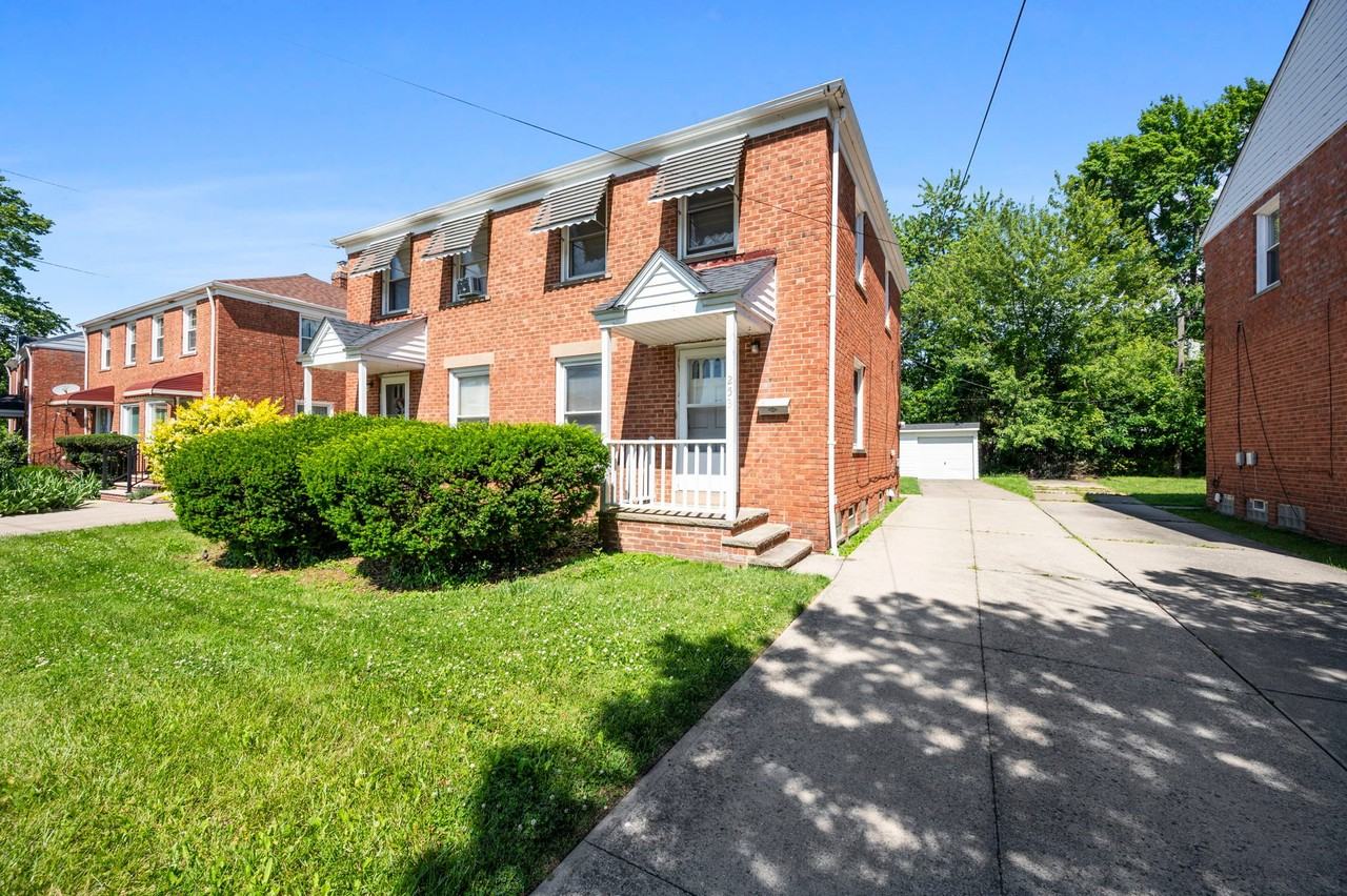 253 East Blvd - Photo 2 of 20