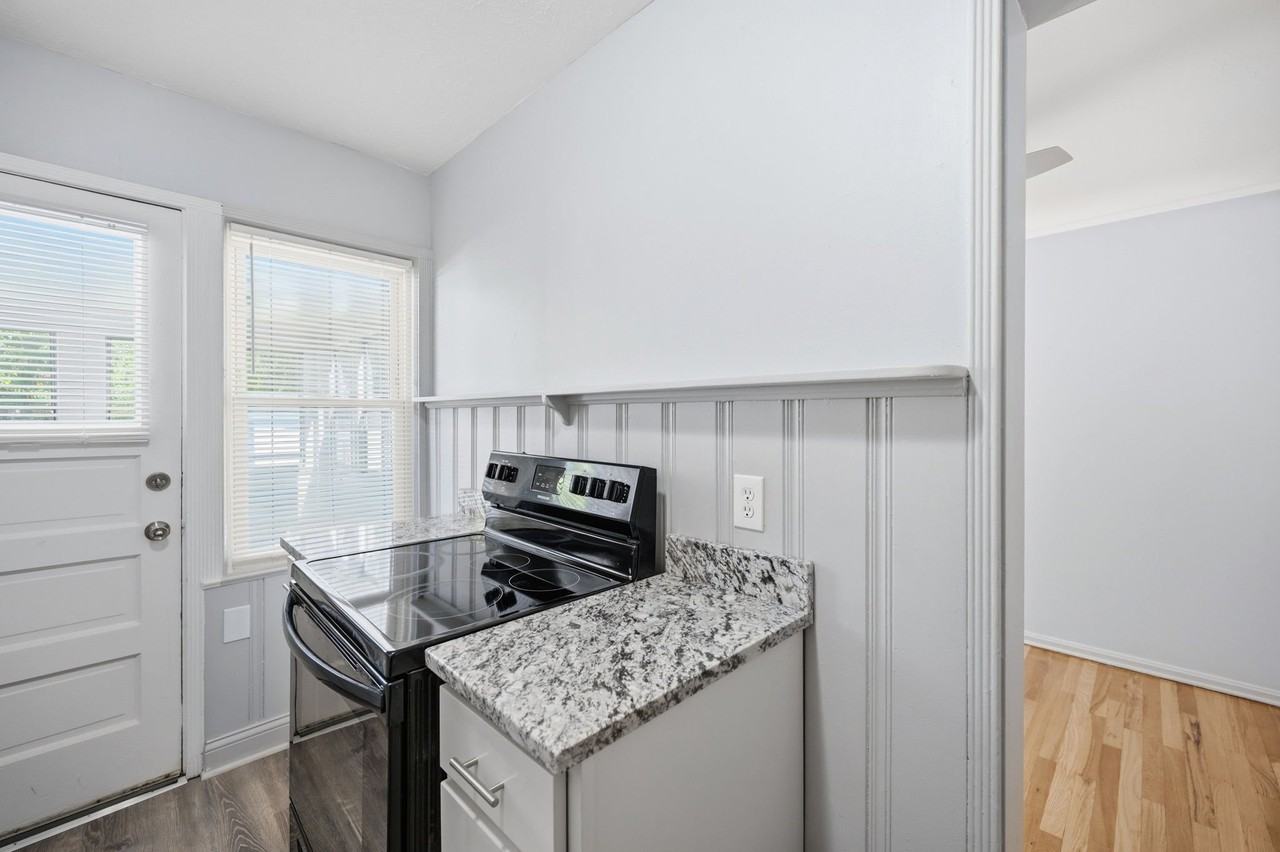 253 East Blvd - Photo 4 of 20