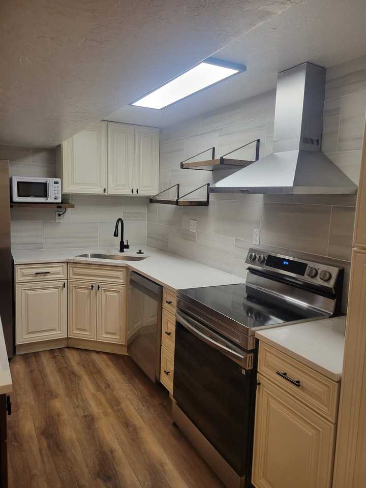 7453 N Lewis St #B - Photo 3 of 15