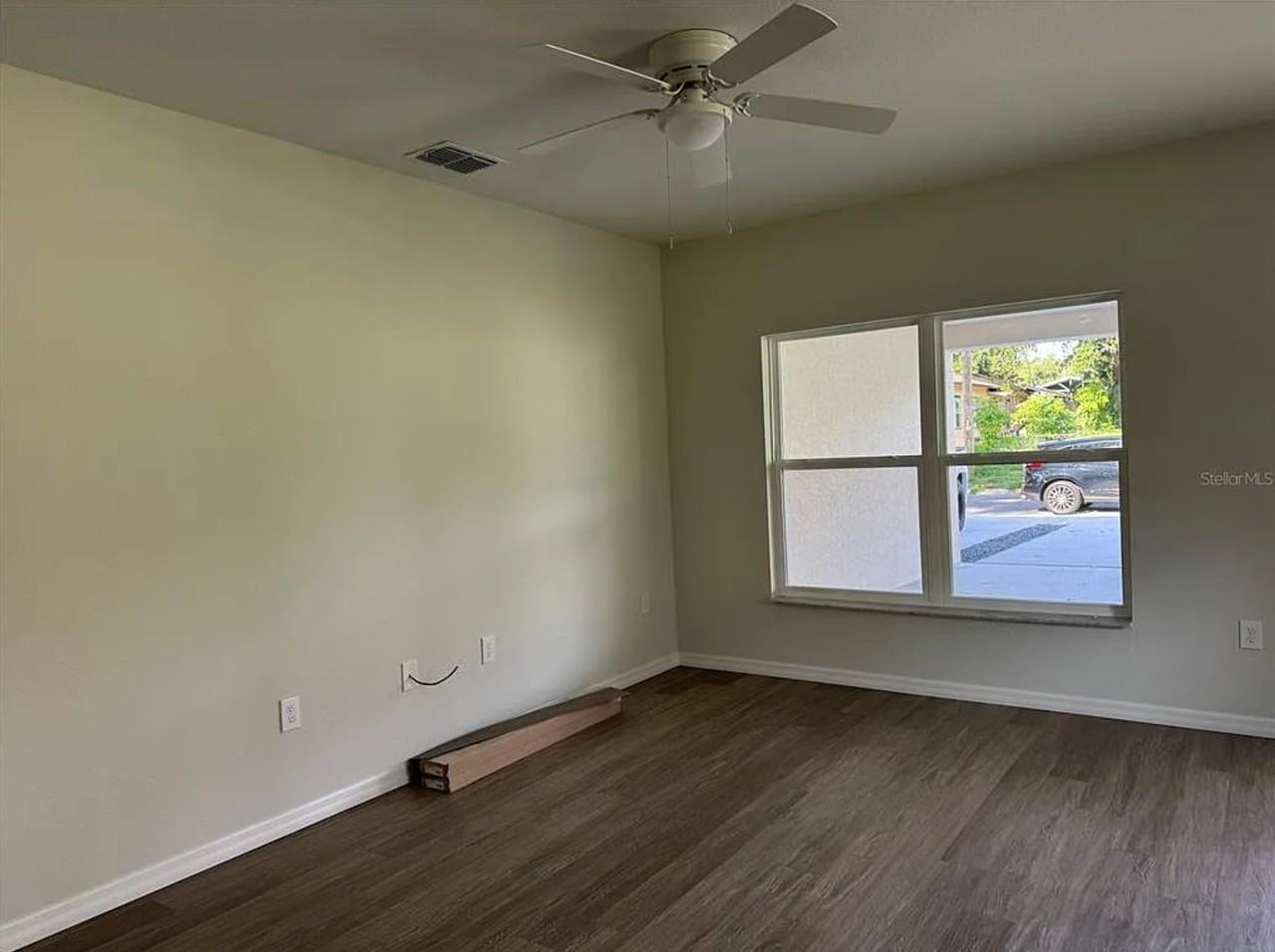 1025 Crestview Ave - Photo 5 of 12