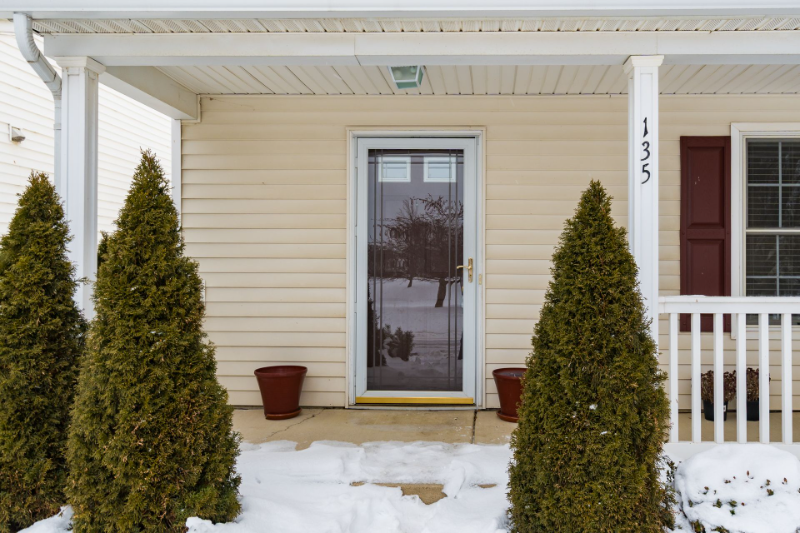 135 Saratoga St - Photo 3 of 31