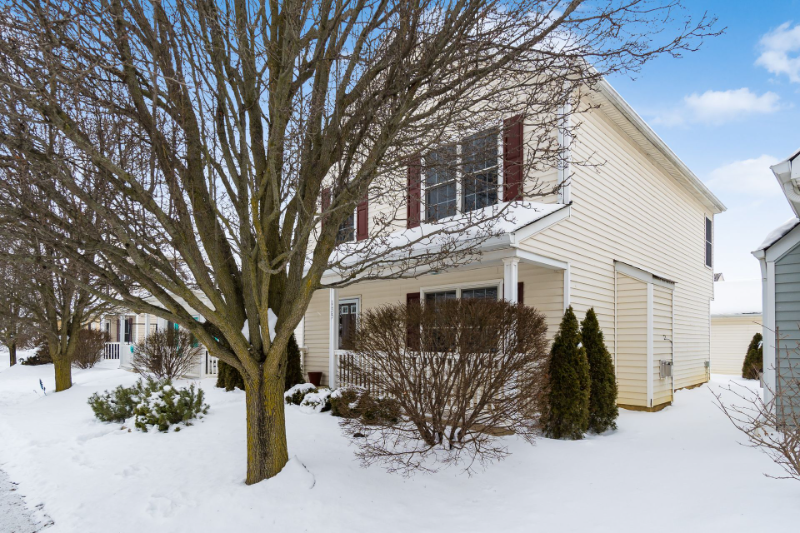 135 Saratoga St - Photo 4 of 31