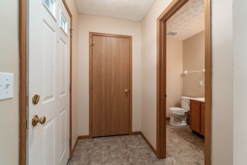 135 Saratoga St - Photo 5 of 31