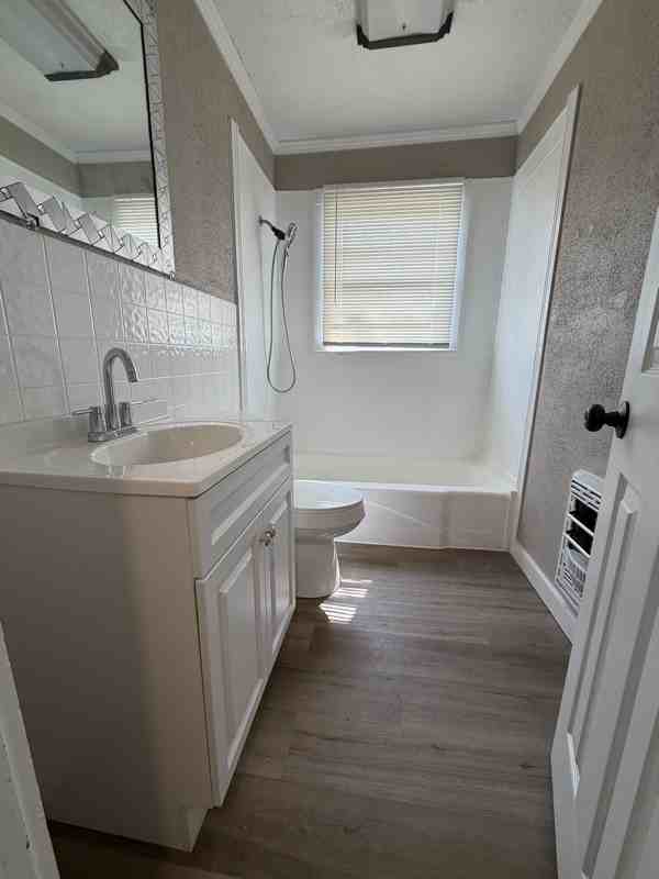 304 W Main St - Photo 5 of 17