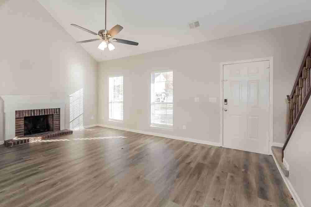 5013 Farmview Dr - Photo 5 of 17