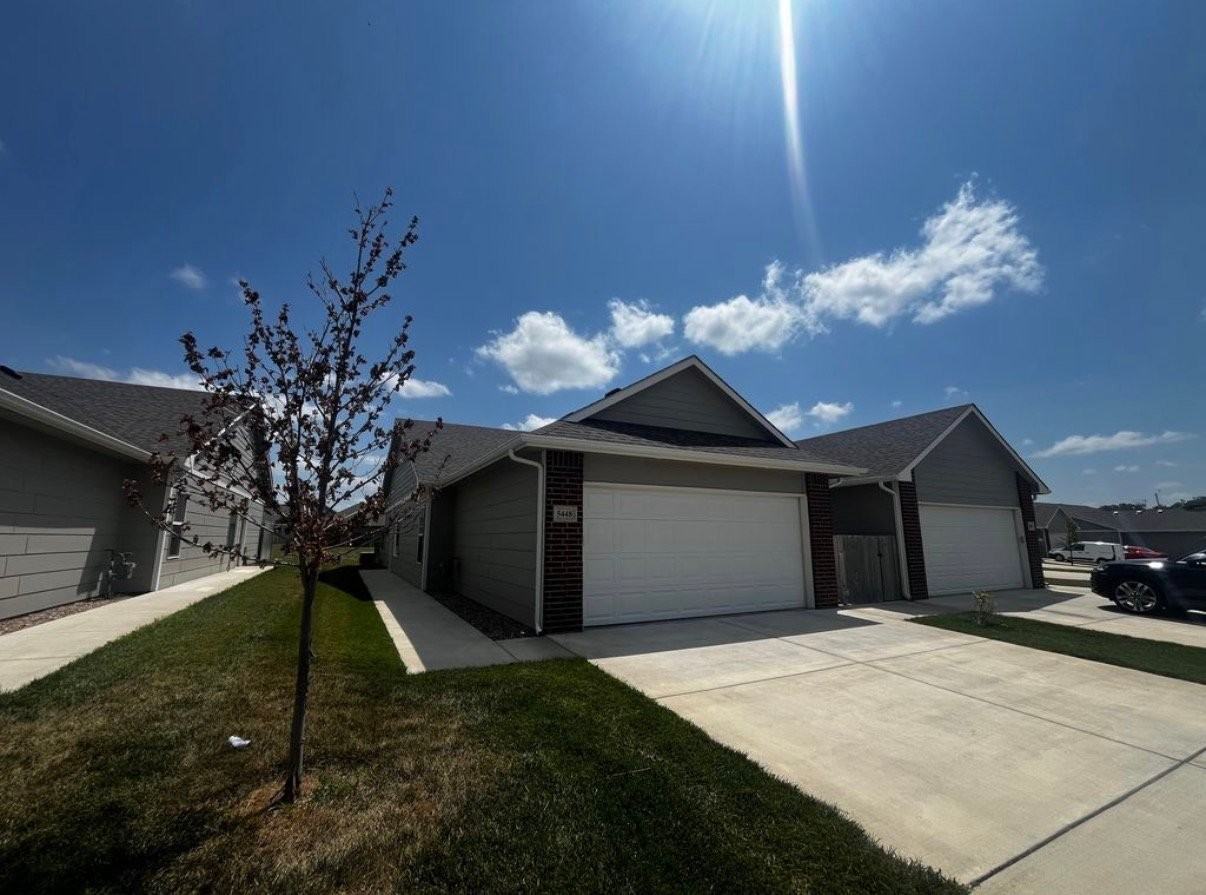 5448 Colburn Ct E - Photo 2 of 16