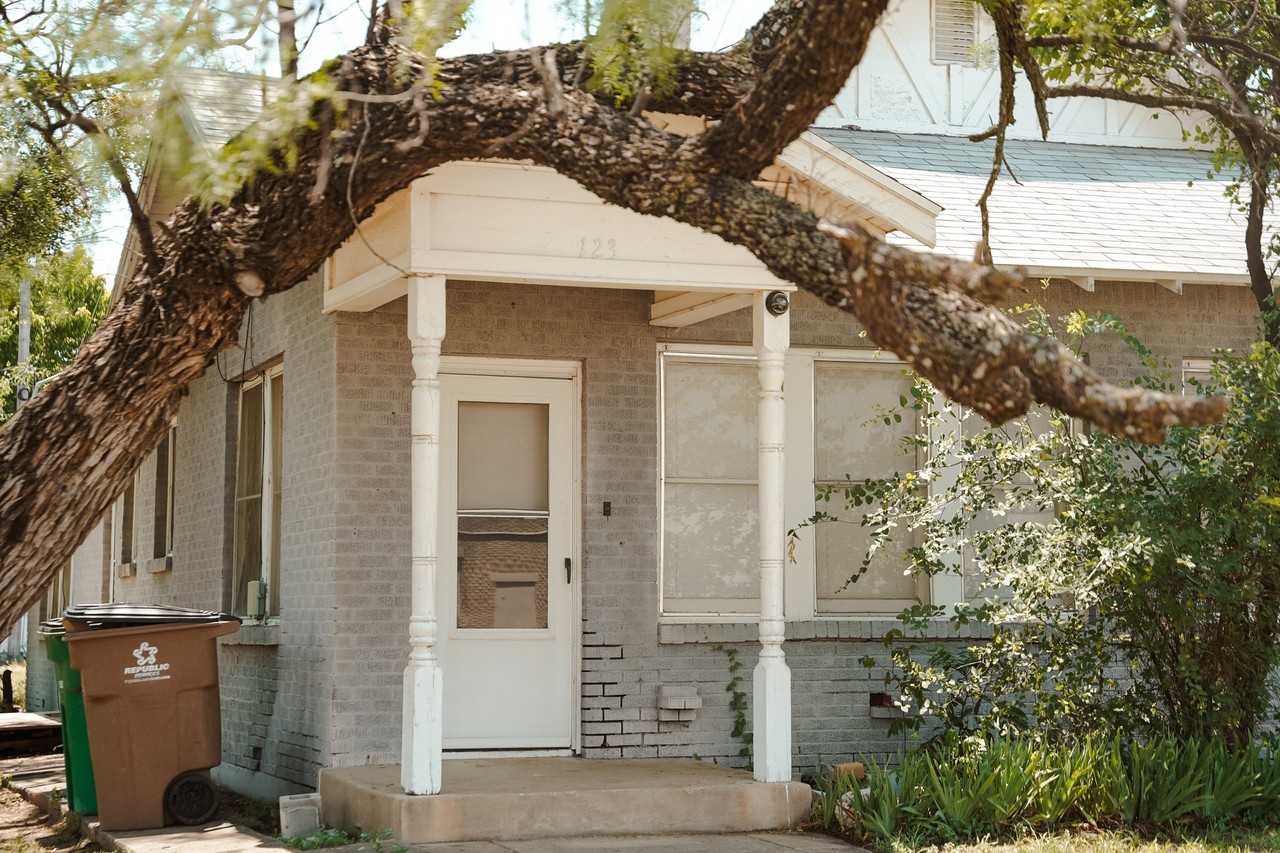 123 W Avenue A, San Angelo, Tx - Photo 2 of 18