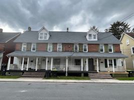 featured image of 121 N 1st St