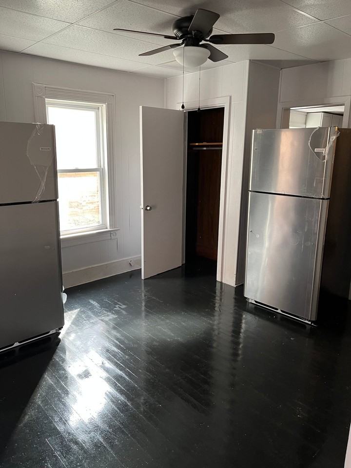 121 N 1st St - Photo 2 of 7