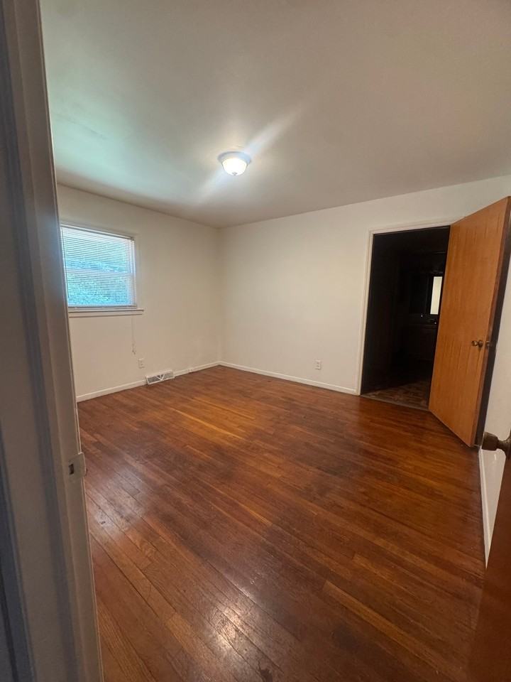 3001 Depaul Ct - Photo 3 of 10
