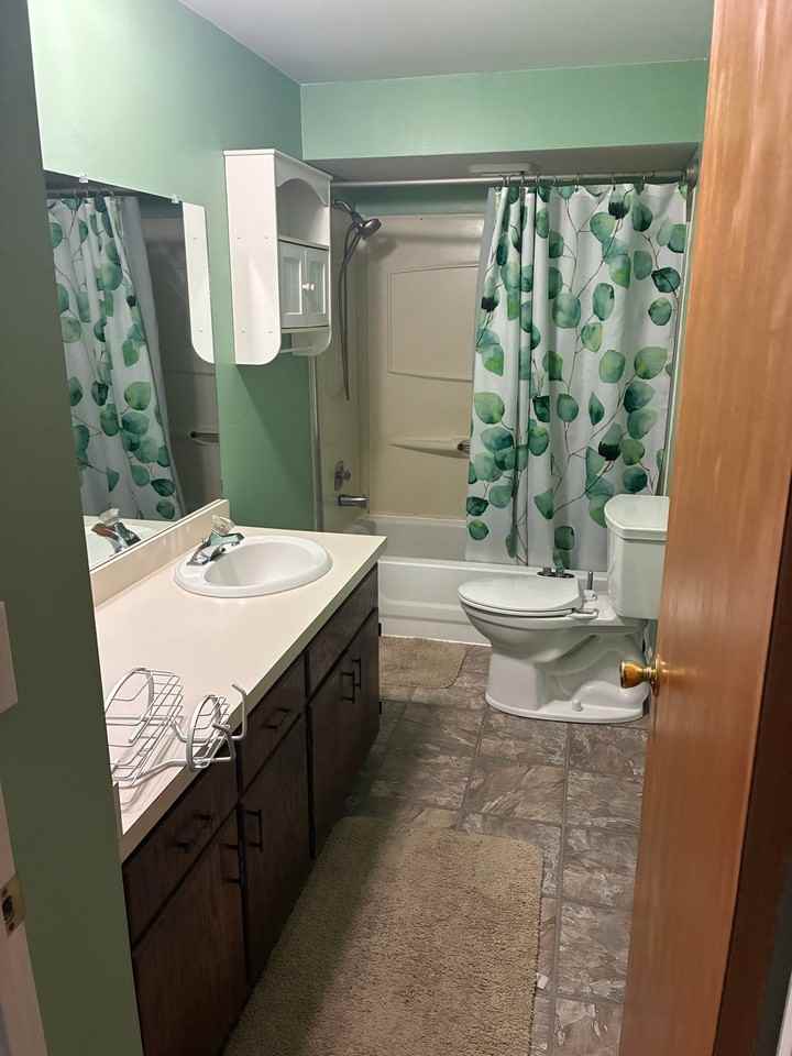 1163 Hickory St - Photo 2 of 8