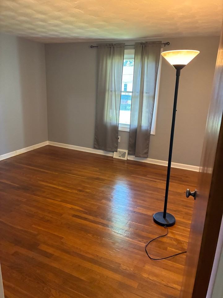1163 Hickory St - Photo 5 of 8