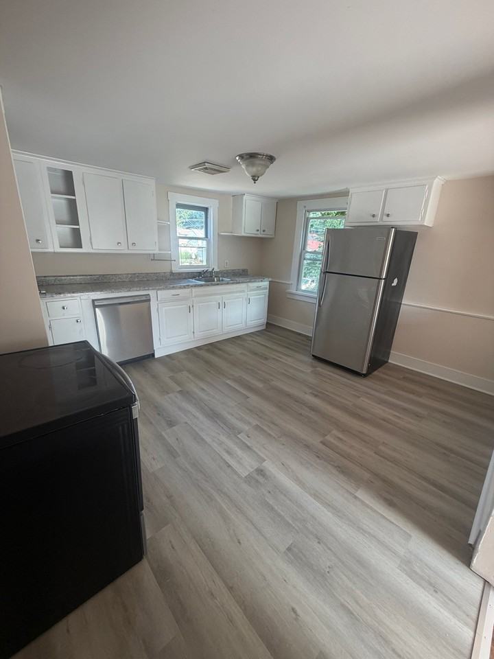 8 Vose St #2 - Photo 2 of 15