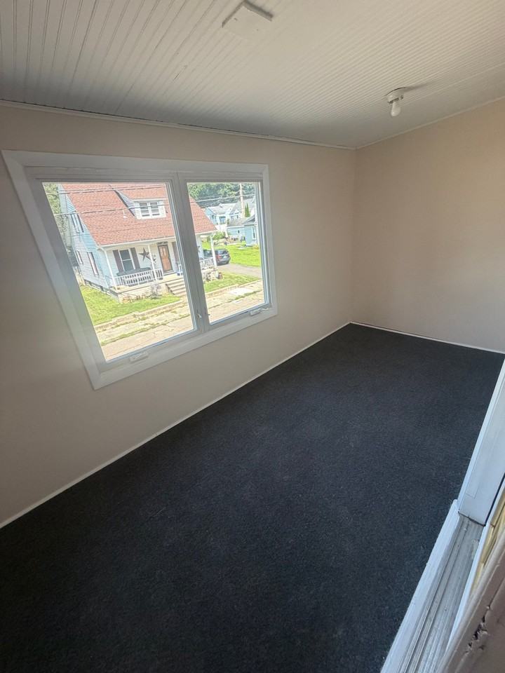 8 Vose St #2 - Photo 4 of 15
