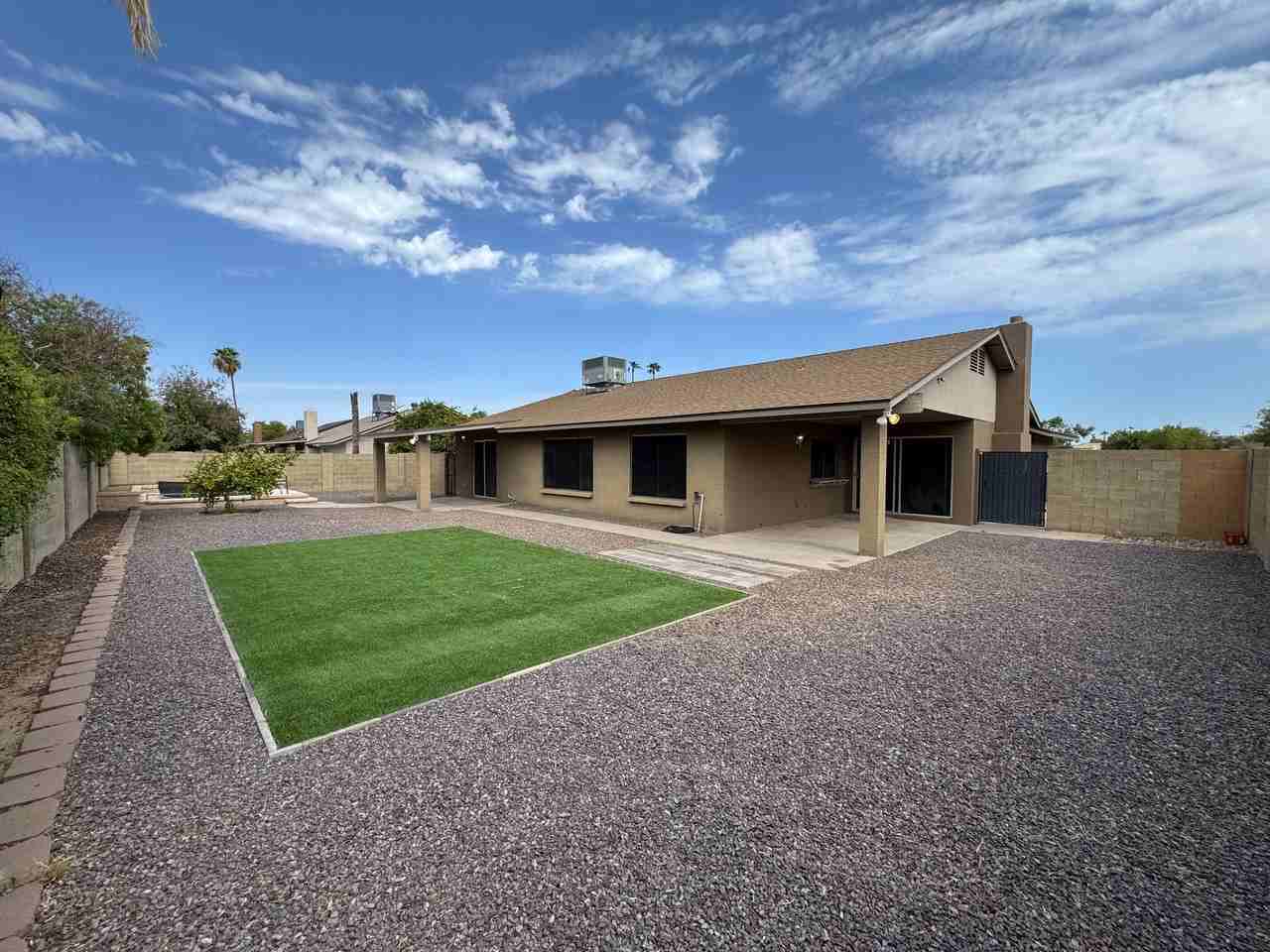 3201 W Paradise Ln - Photo 3 of 11
