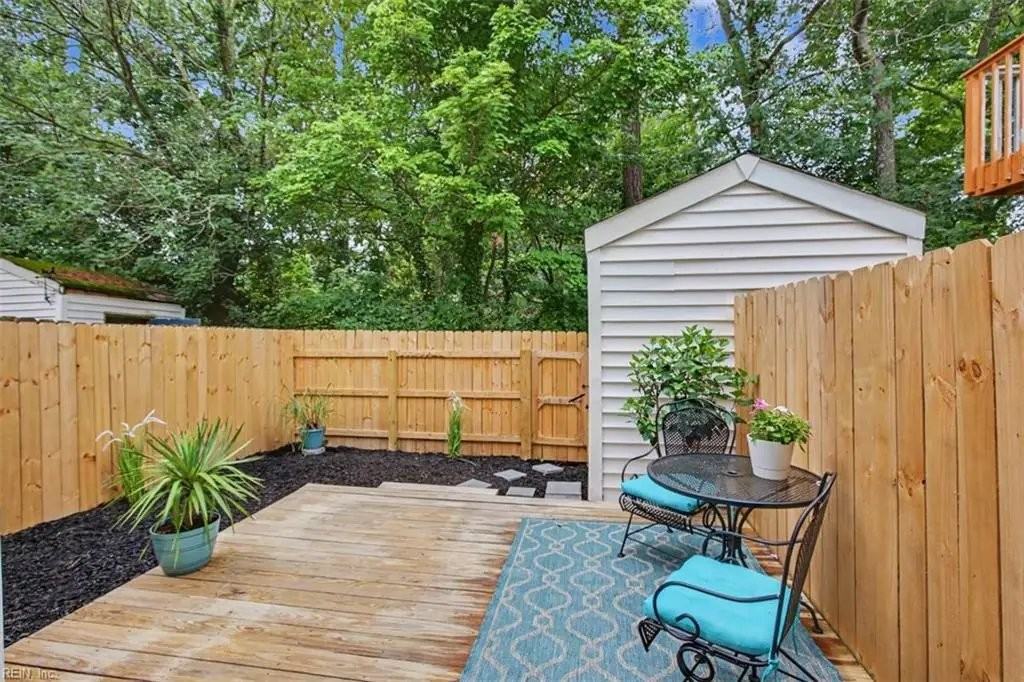 2423 Rennie Dr - Photo 5 of 9