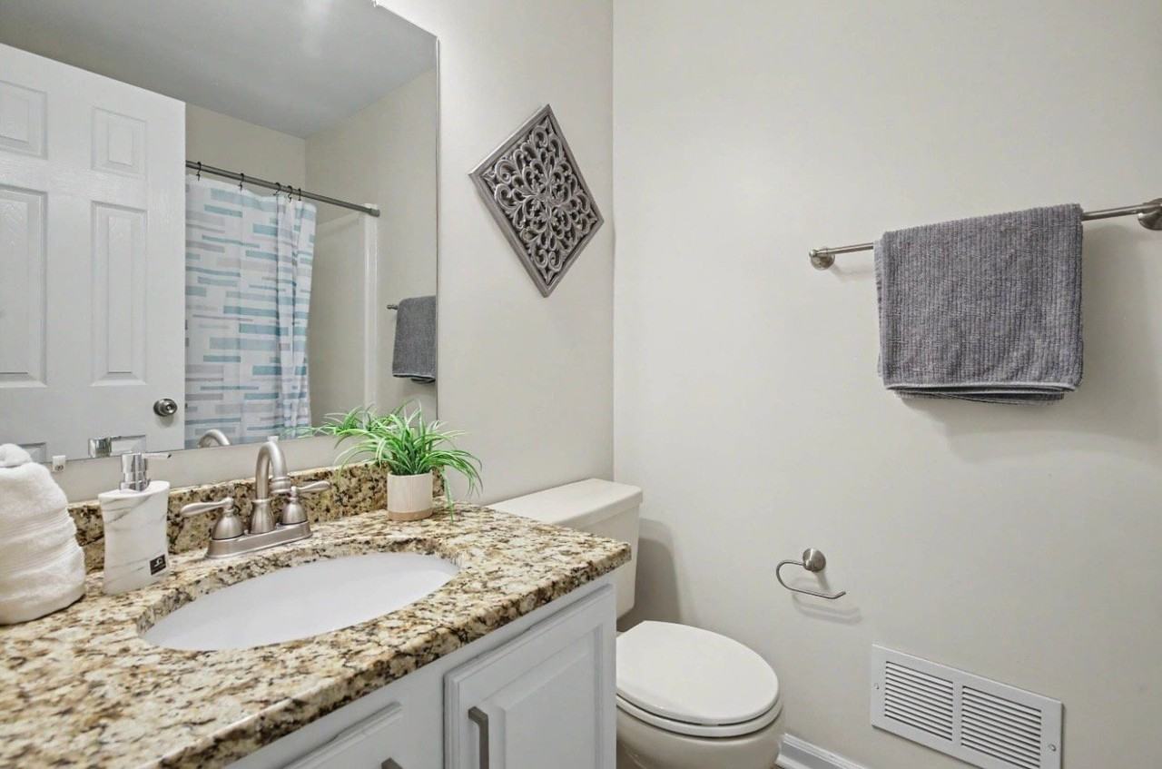 2423 Rennie Dr - Photo 6 of 9