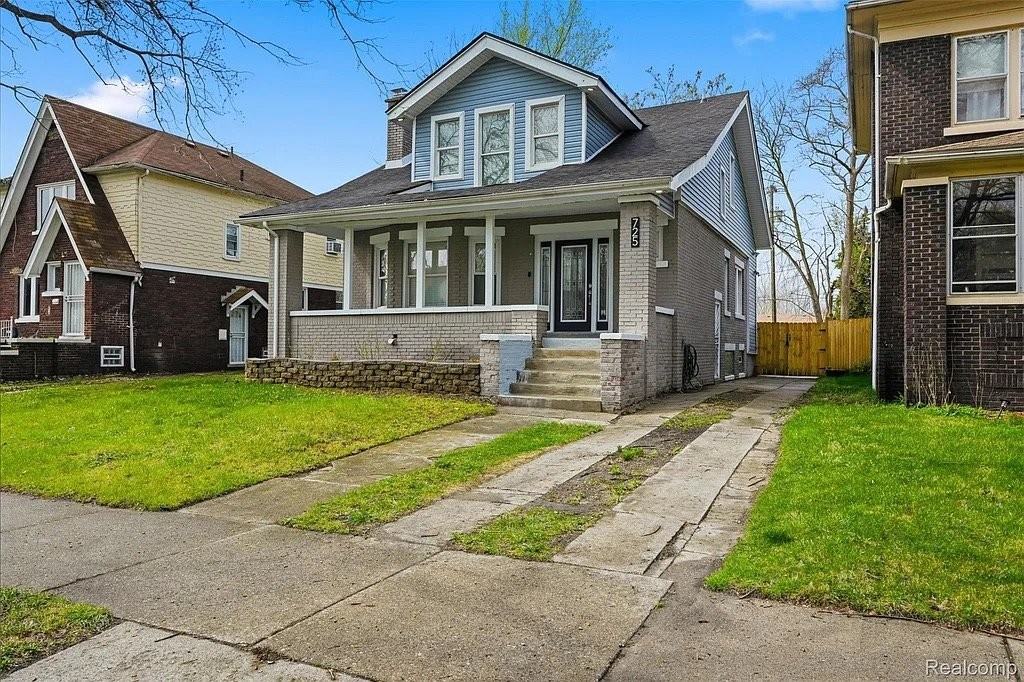 725 Lakewood St - Photo 2 of 16