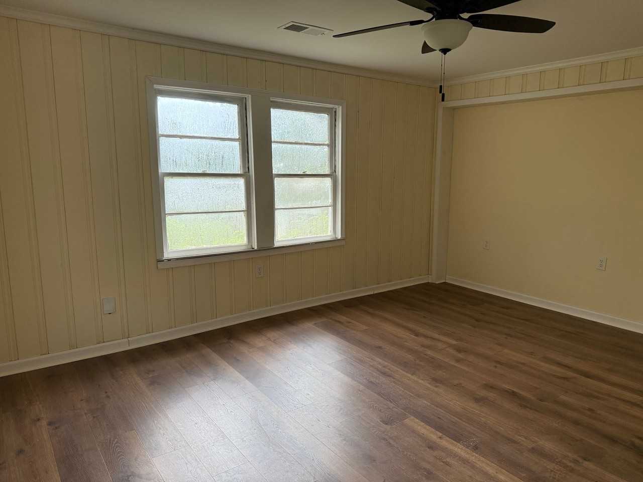 4906 Saks Rd - Photo 2 of 13
