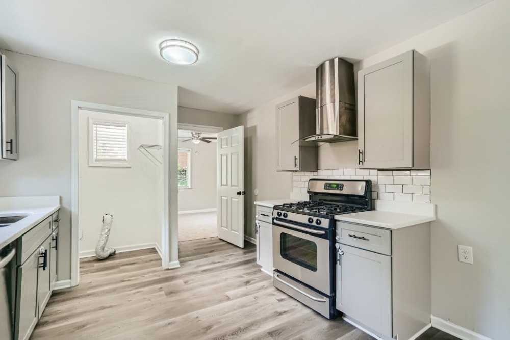 1279 Richard Rd - Photo 2 of 10