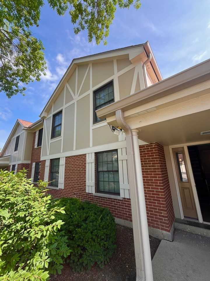 1054 Deerpath Ct #C2 - Photo 2 of 16