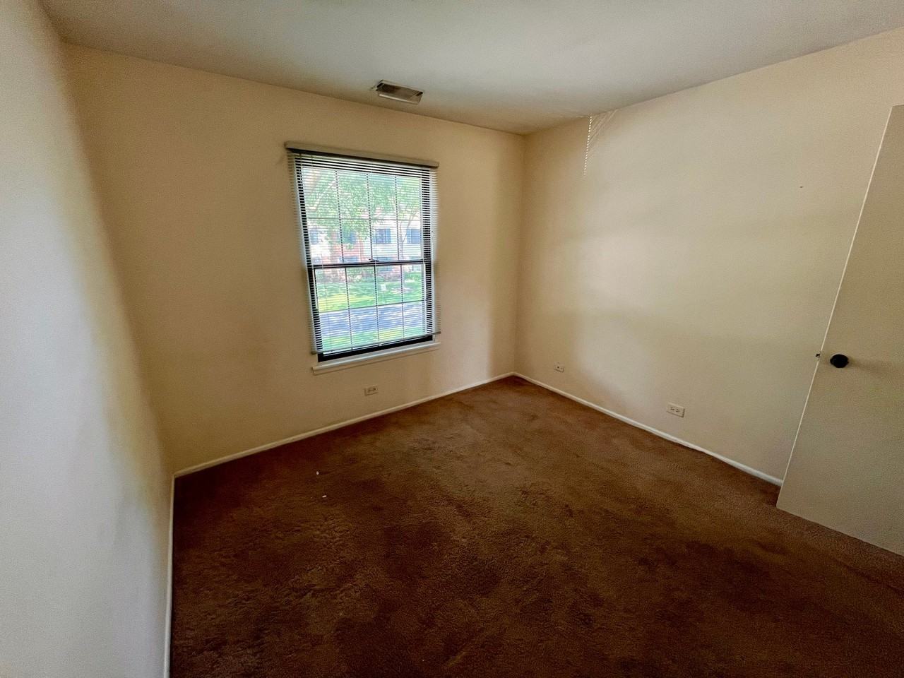 1054 Deerpath Ct #C2 - Photo 7 of 16