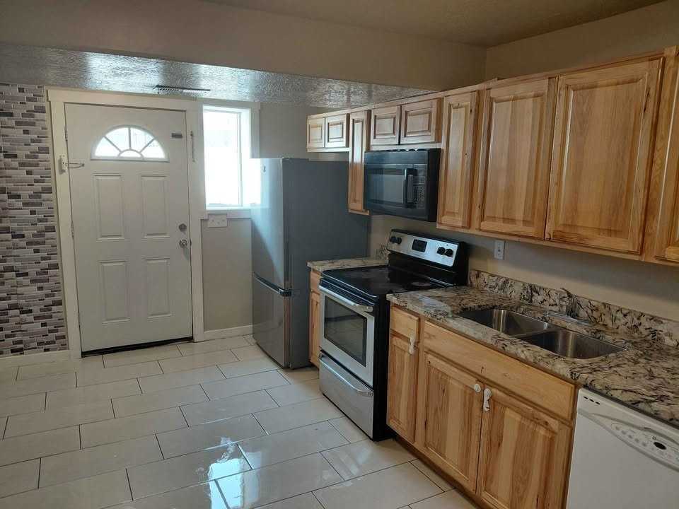 2090 W Theresa Cv #2 - Photo 2 of 20