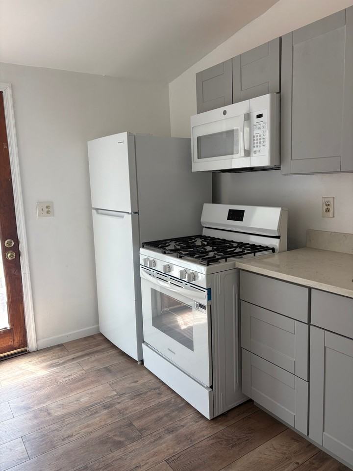 120 W Chestnut St - Photo 3 of 11