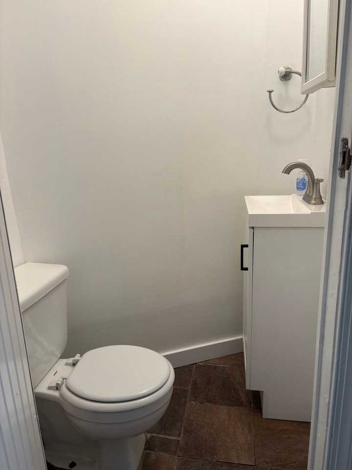120 W Chestnut St - Photo 7 of 11