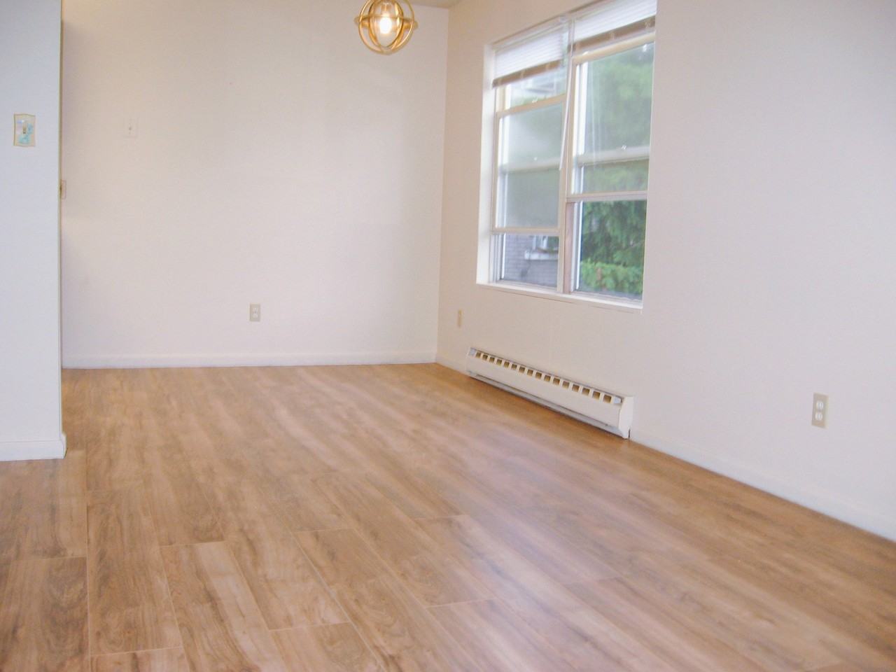 642 Genesee St - Photo 3 of 7