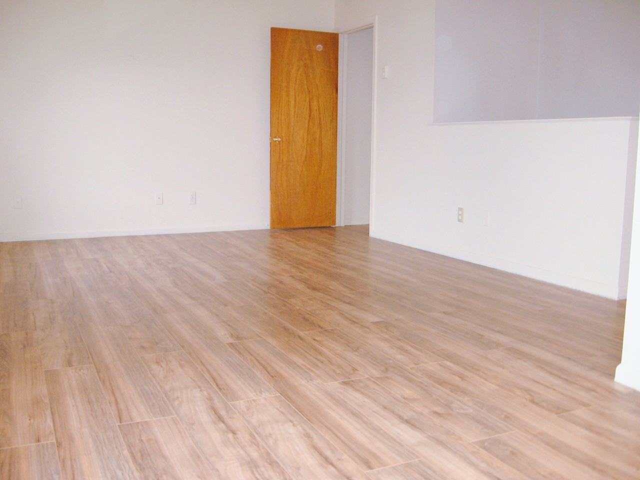 642 Genesee St - Photo 5 of 7