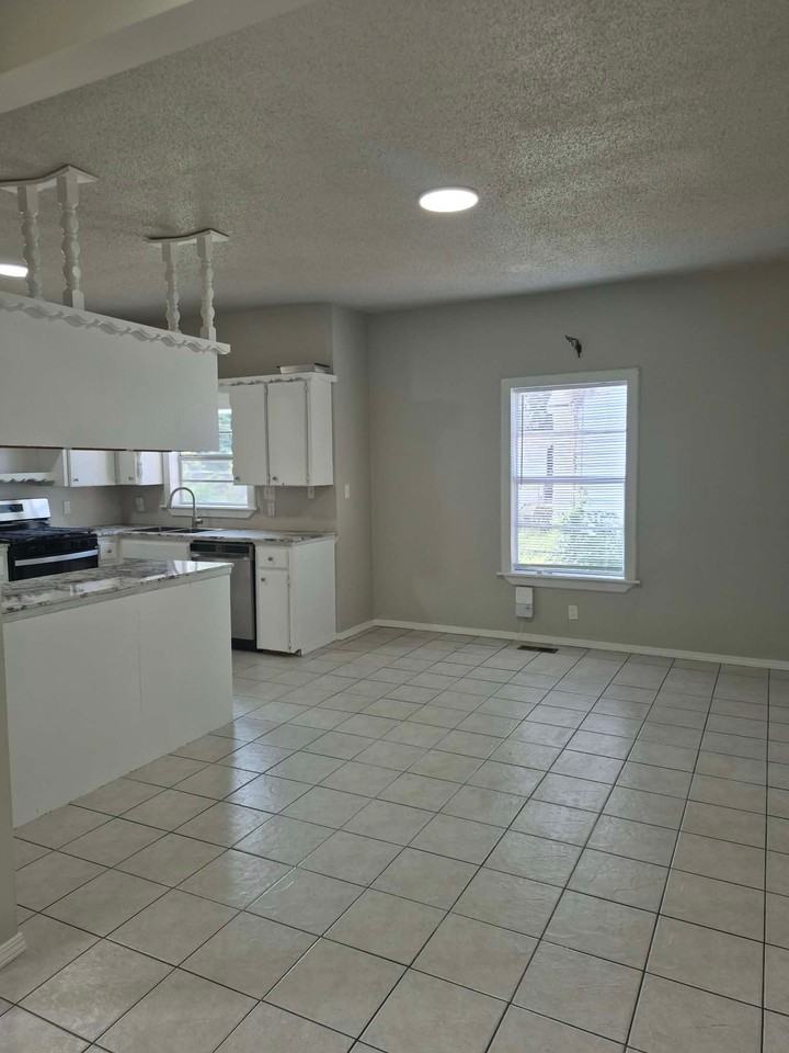 1629 S Keeler Ave - Photo 4 of 13