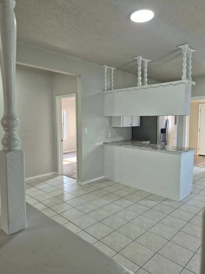 1629 S Keeler Ave - Photo 5 of 13