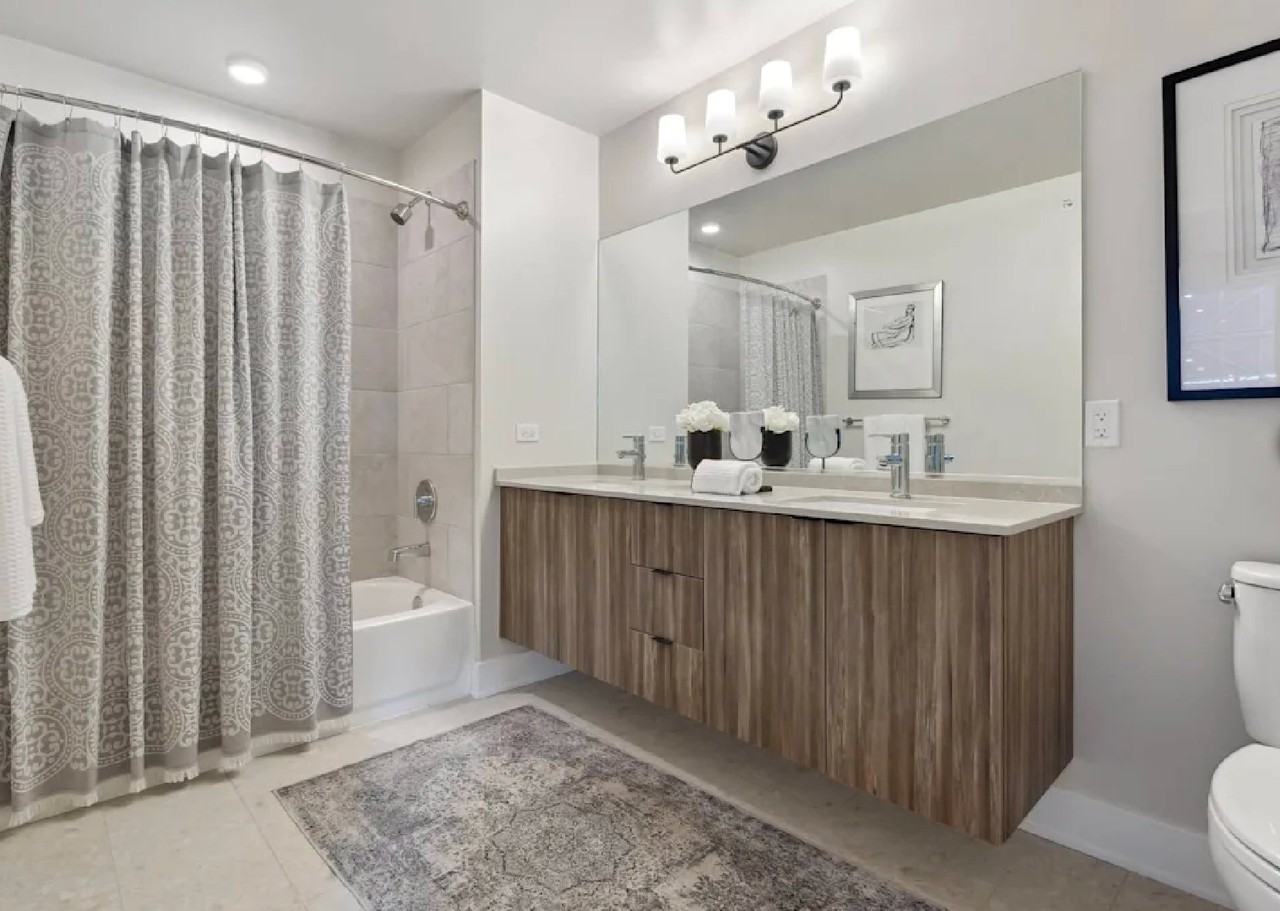 1042 W Van Buren St - Photo 4 of 8