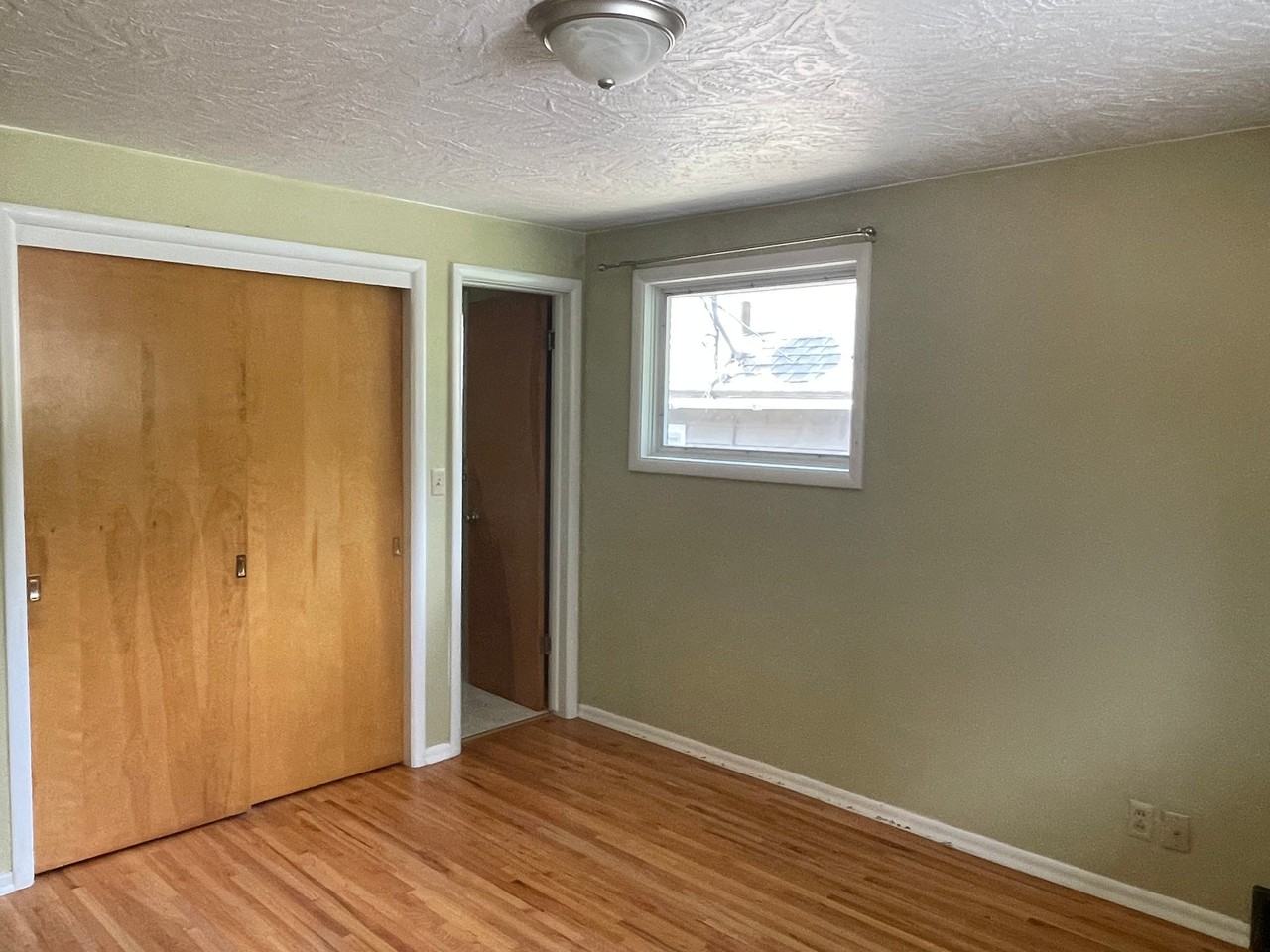 223 W 22nd Ave - Photo 5 of 8