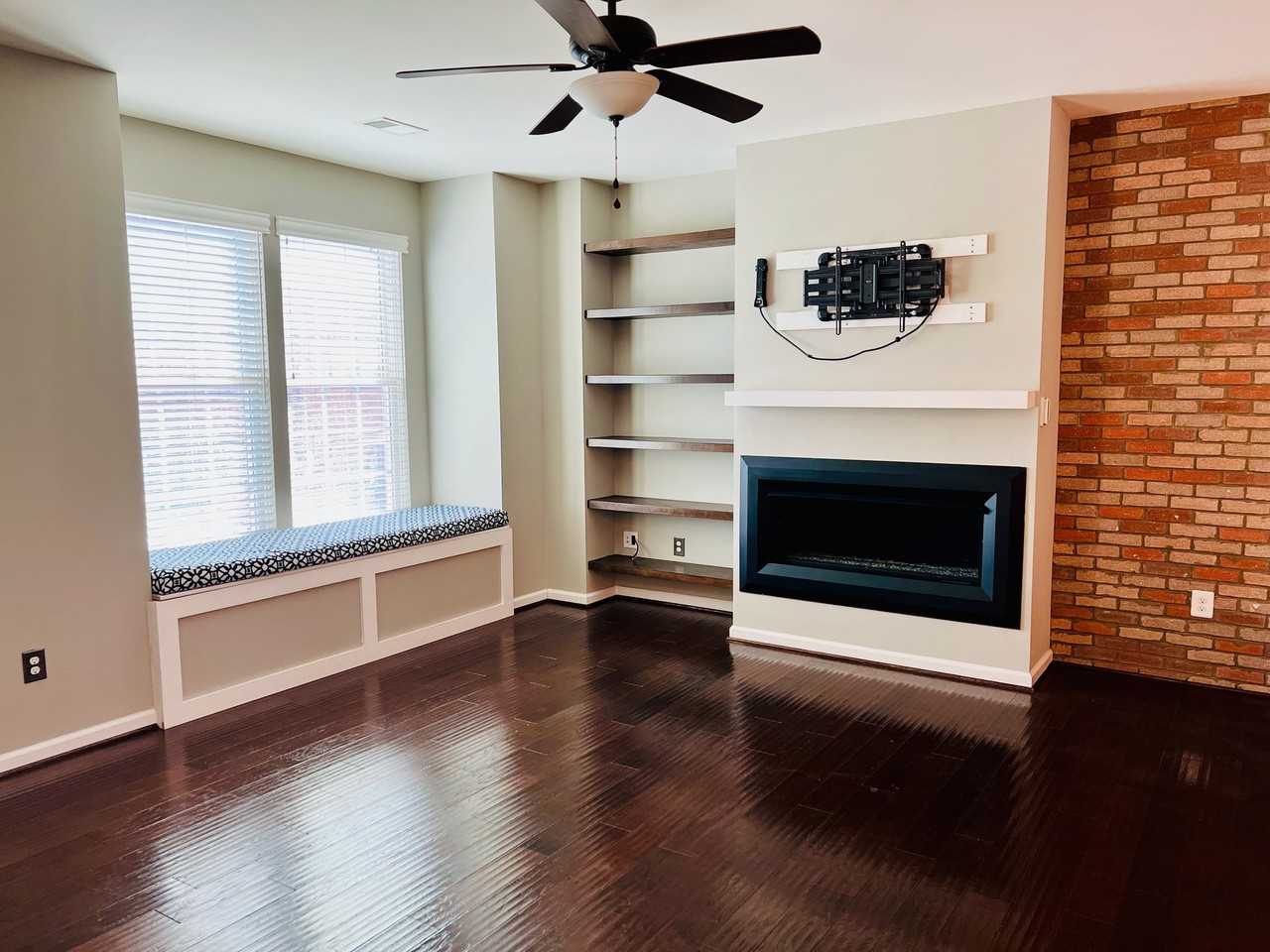 208 Murdoch Sq Se - Photo 4 of 17