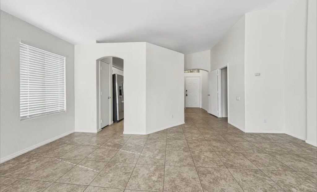 1816 Sw 37th Ave - Photo 2 of 11