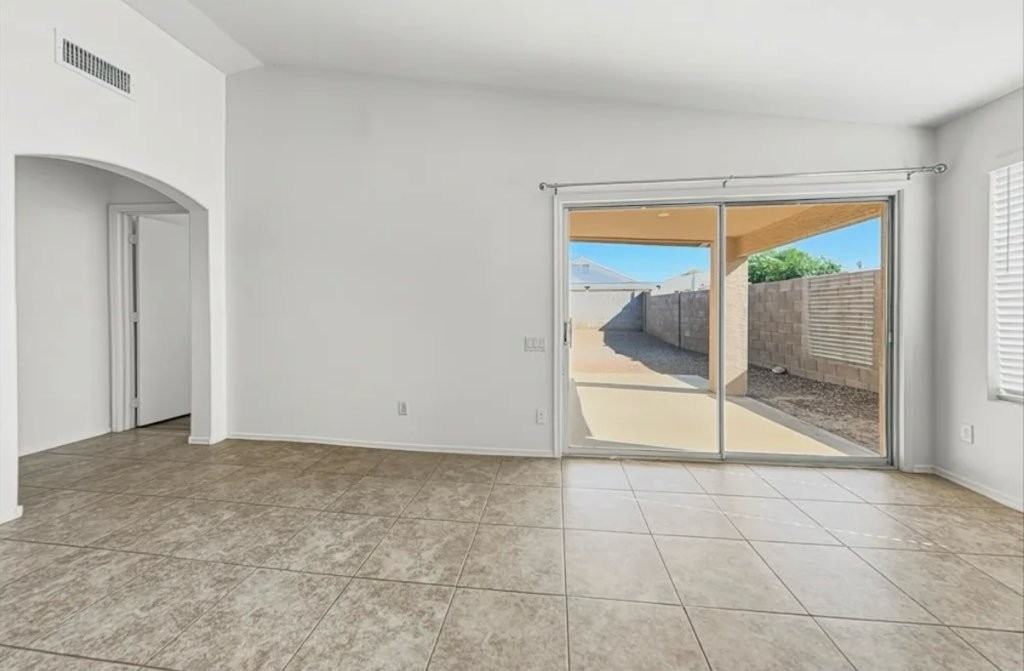 1816 Sw 37th Ave - Photo 3 of 11