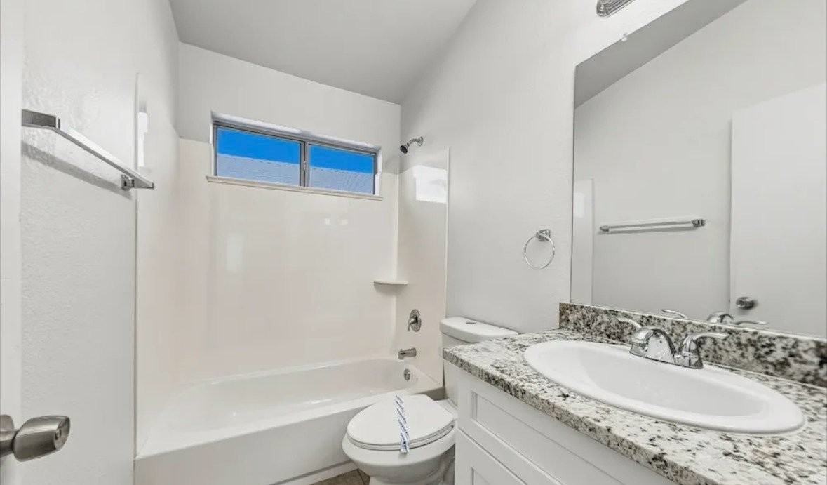 1816 Sw 37th Ave - Photo 7 of 11