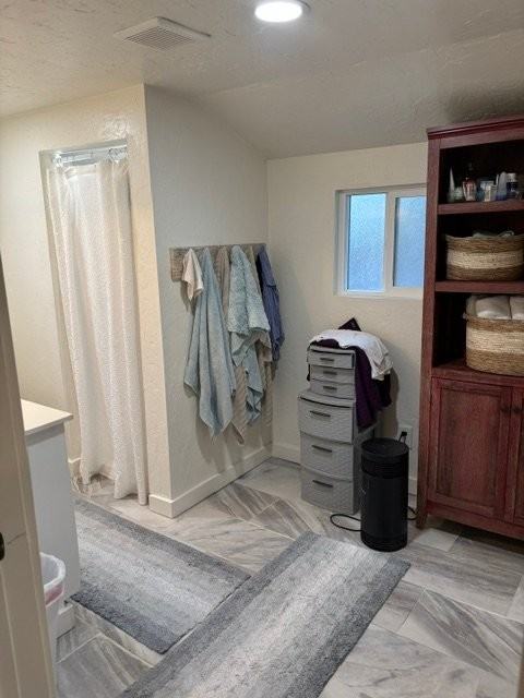 902 E St - Photo 4 of 8