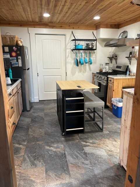 902 E St - Photo 6 of 8
