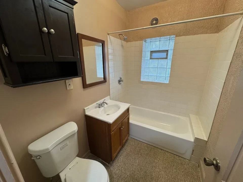 10212 S Doctor Martin Luther - Photo 3 of 12